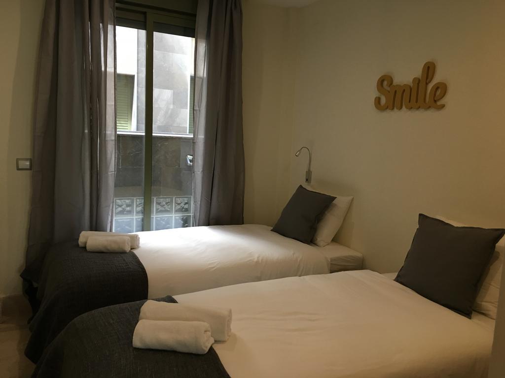 1E Azofaifo St Apartment Sevilla Eksteriør billede