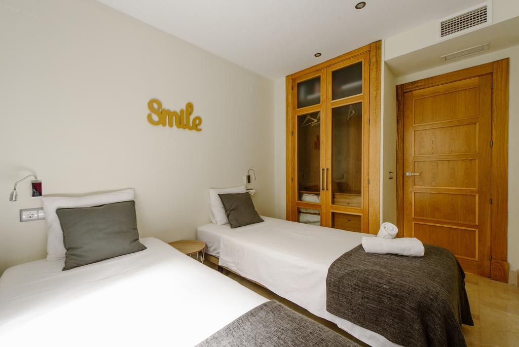 1E Azofaifo St Apartment Sevilla Eksteriør billede